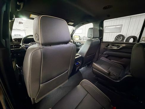 Used 2025 GMC Yukon Elevation w/ LPO, Elevation Black Package image 9