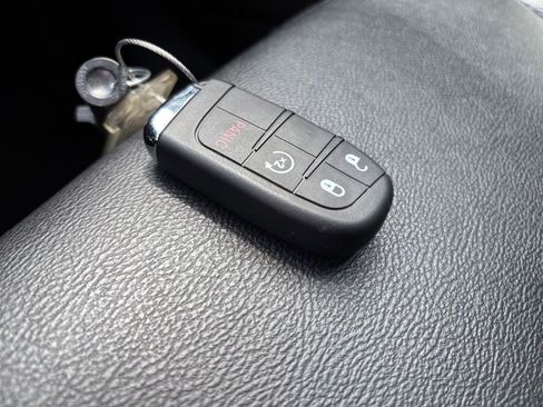 Used 2025 Jeep Compass Limited AWD/4WD image 18
