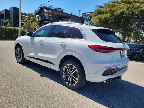 Certified 2025 Audi Q5 Premium w/ Convenience Package image 5