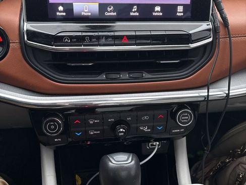 Used 2022 Jeep Compass Limited w/ Sun and Sound Group image 11