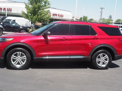 Used 2021 Ford Explorer XLT w/ Class III Trailer Tow Package image 8