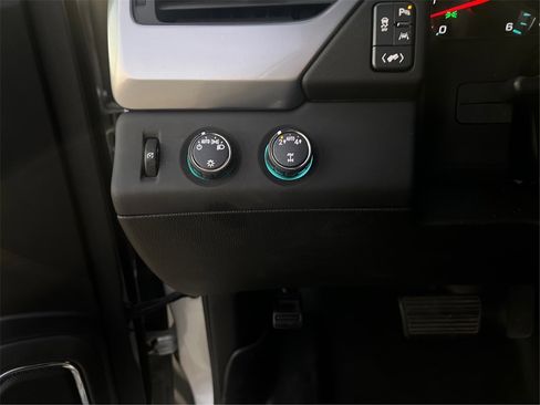 Used 2018 Chevrolet Tahoe LT image 18