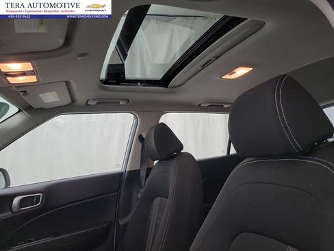 Used 2022 Hyundai Venue SEL FWD image 9