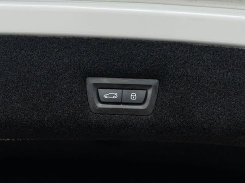Used 2025 BMW 740i xDrive AWD/4WD image 45