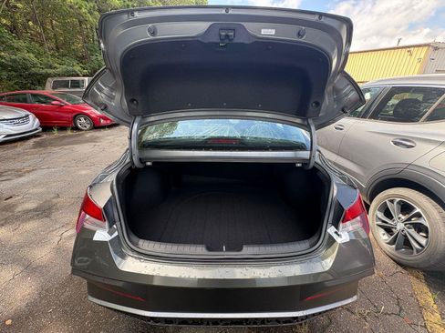 New 2026 Hyundai Elantra SE FWD image 9