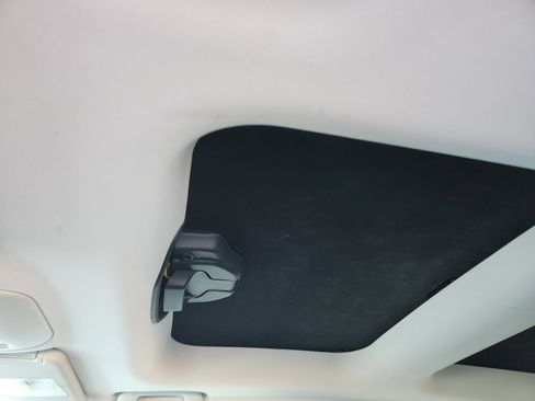 Used 2016 Jeep Renegade Latitude w/ Popular Equipment Group image 26