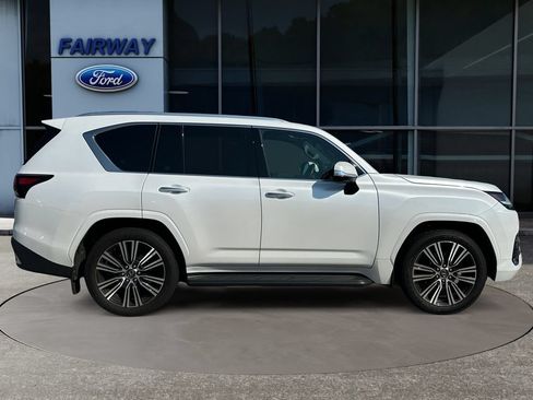 Used 2024 Lexus LX 600 4WD w/ Luxury Package image 9