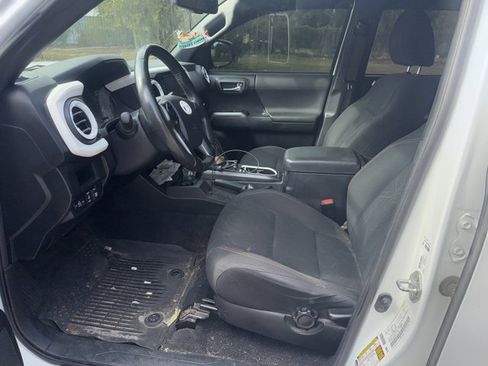 Used 2017 Toyota Tacoma TRD Off-Road image 8