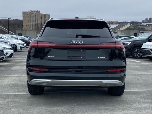 Used 2022 Audi e-tron Premium image 4