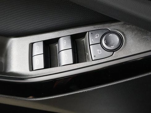 Used 2025 Chevrolet Equinox LT w/ Safety and Technology Package image 36