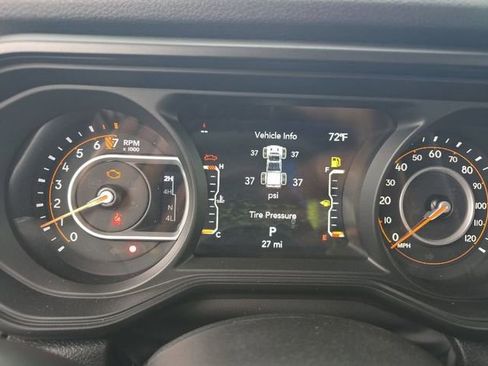 Used 2024 Jeep Gladiator Sport image 4