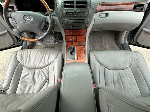 Used 2003 Lexus LS 430 RWD image 38