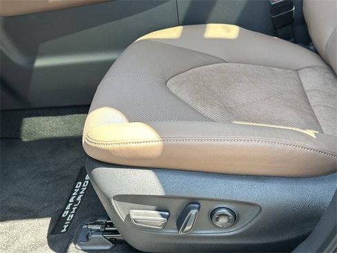 New 2026 Toyota Grand Highlander AWD Hybrid image 27