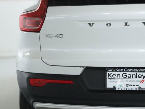 Used 2024 Volvo XC40 B5 Core image 45