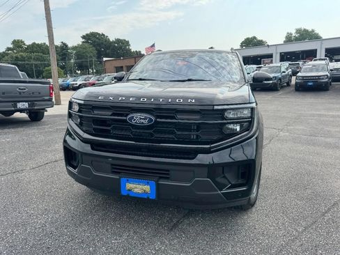 Used 2025 Ford Expedition Active RWD image 4