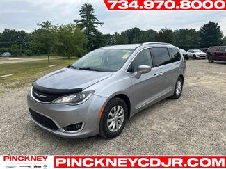 Used 2019 Chrysler Pacifica Touring-L FWD video 1
