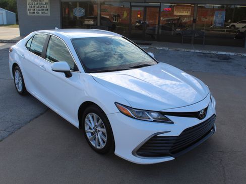 Used 2024 Toyota Camry LE image 42