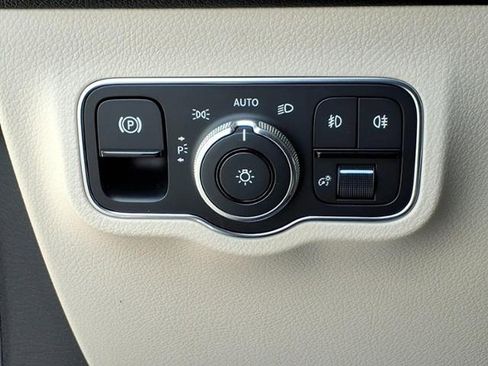 Used 2021 Mercedes-Benz GLB 250 image 31