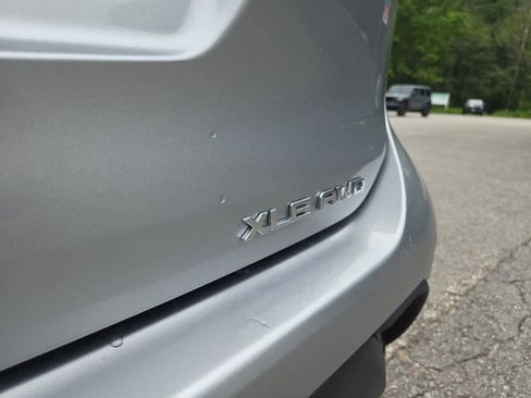 Used 2022 Toyota Highlander XLE AWD/4WD image 48