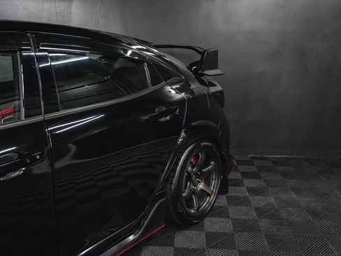 Used 2019 Honda Civic Type R image 9