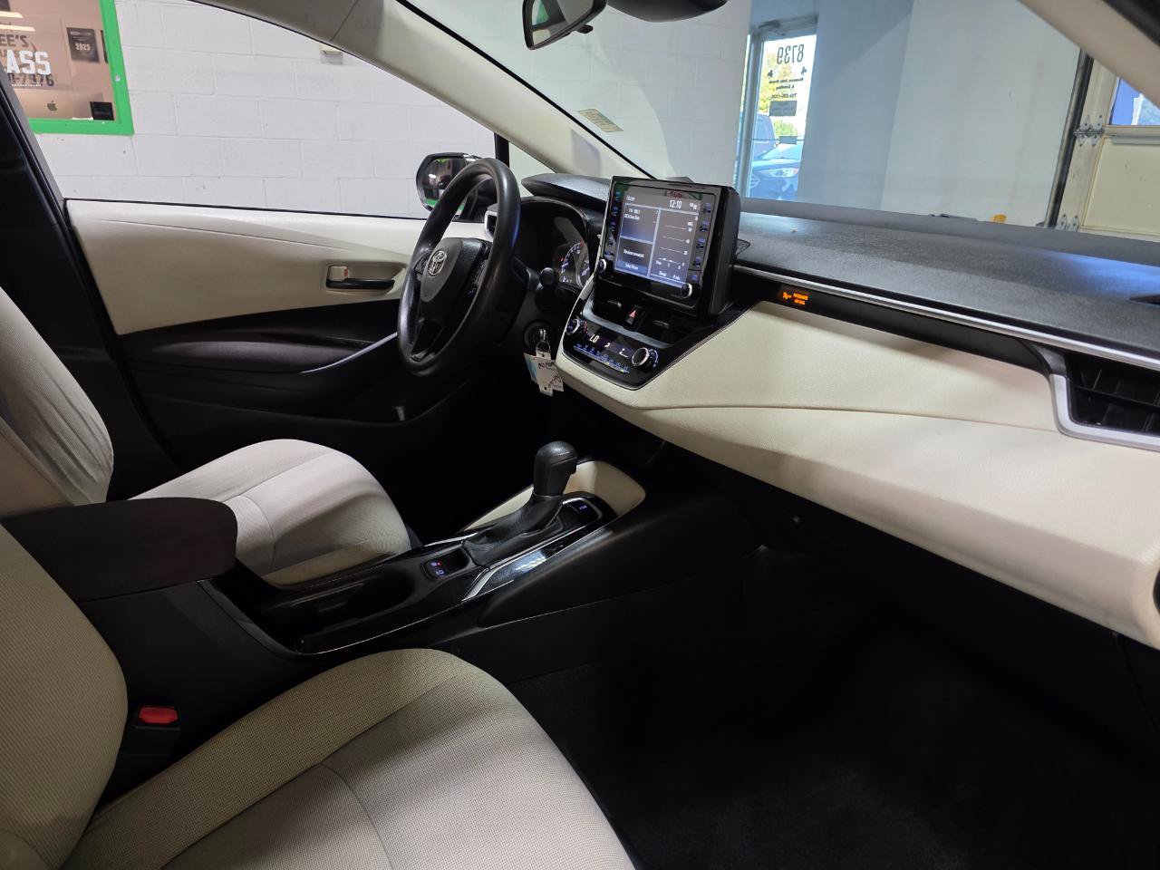 Used 2022 Toyota Corolla LE FWD image 24