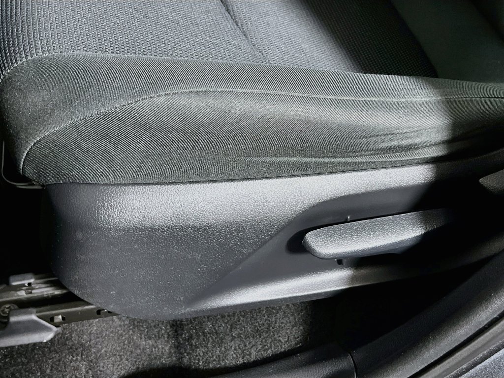 Used 2020 Toyota RAV4 LE w/ Carpet Mat Package AWD/4WD image 17