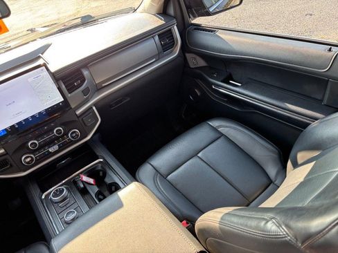 Used 2023 Ford Expedition XLT AWD/4WD image 17