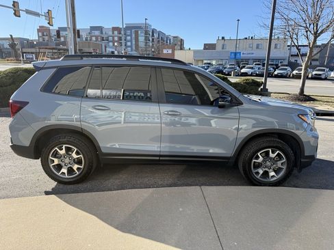Used 2023 Honda Passport TrailSport image 4