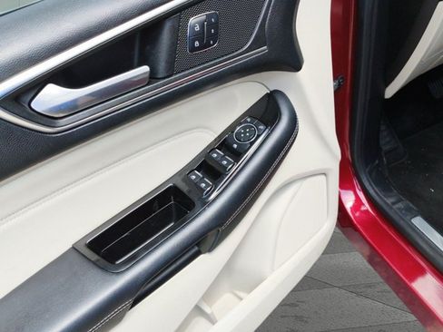 Used 2016 Ford Edge Titanium FWD image 9