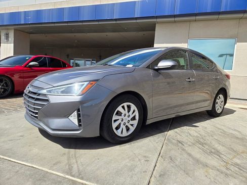 Used 2020 Hyundai Elantra SE FWD image 2