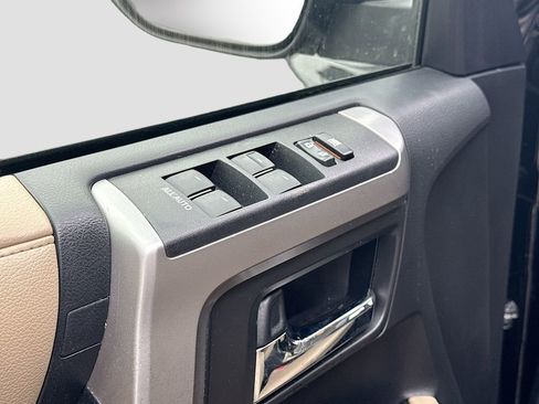 Used 2019 Toyota 4Runner SR5 Premium image 17