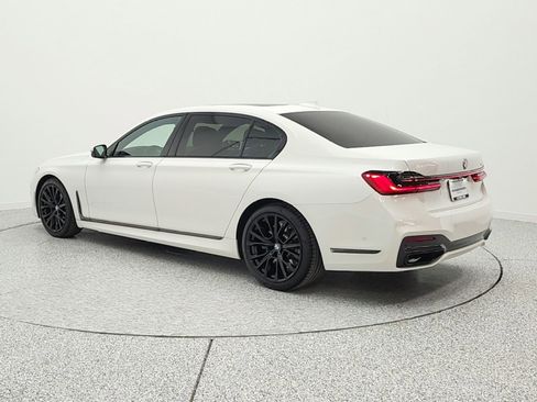 Used 2022 BMW 740i w/ M Sport Package RWD image 7