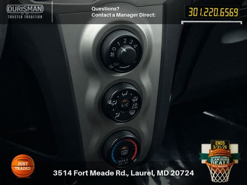 Used 2010 Toyota Yaris 2-Door Hatchback image 13