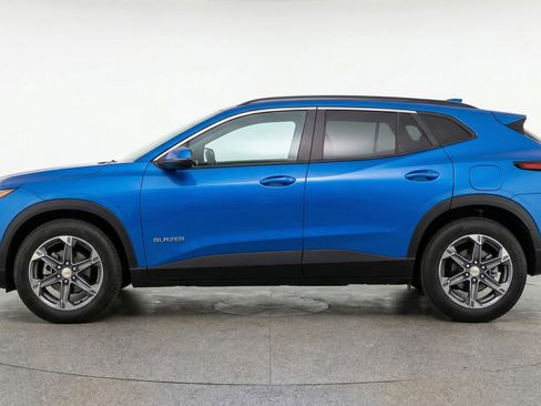 Used 2025 Chevrolet Blazer LT FWD image 5