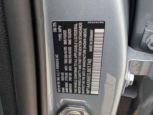 Certified 2026 Porsche Macan AWD/4WD image 30