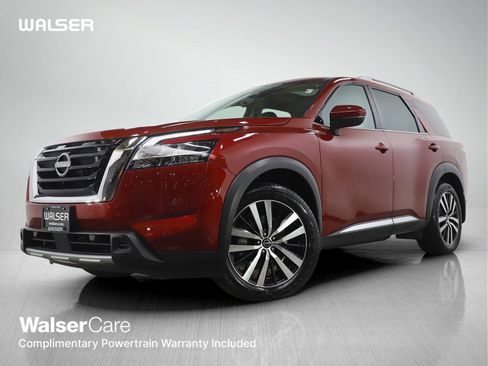 Used 2024 Nissan Pathfinder Platinum image 1