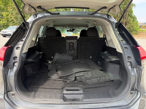 Used 2020 Nissan Rogue S FWD image 19