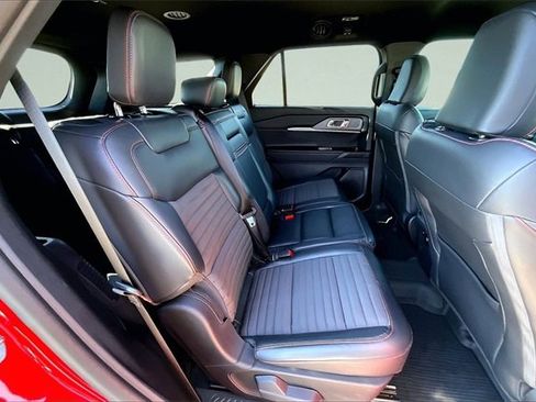 Certified 2025 Ford Explorer ST-Line w/ Premium Package image 27