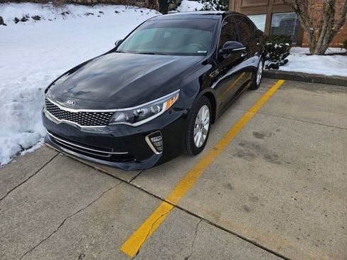 Used 2018 Kia Optima S w/ Panoramic Sunroof Package image 2