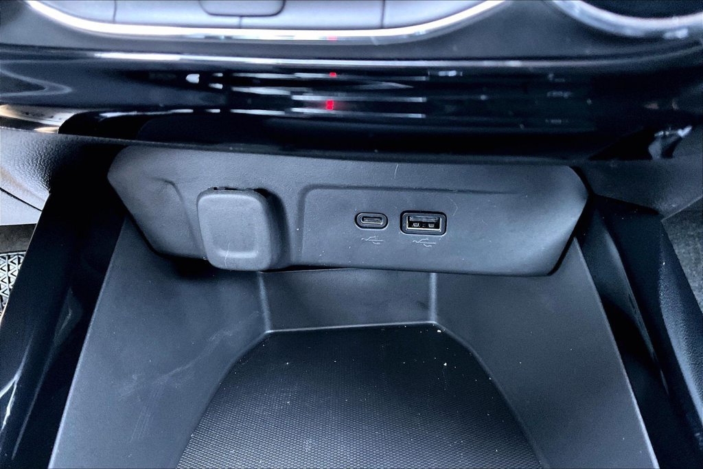 Used 2025 Chevrolet Trax LT w/ Driver Confidence Package FWD image 17