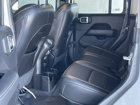 Used 2021 Jeep Gladiator Overland w/ Popular Equipment Package image 19