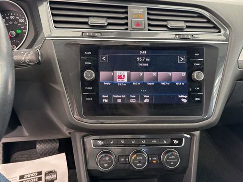 Used 2018 Volkswagen Tiguan SE FWD image 24