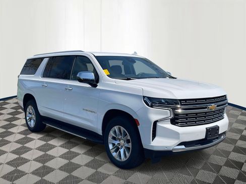 Used 2023 Chevrolet Suburban Premier image 3