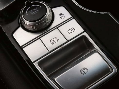 Used 2025 Genesis G70 2.5T image 20