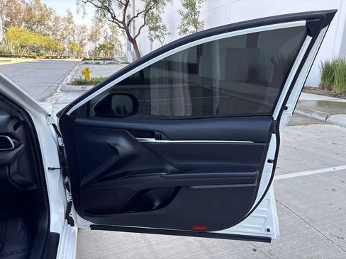 Used 2021 Toyota Camry SE w/ Carpet Mat Package (TMS) FWD image 15