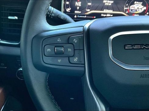 Used 2025 GMC Sierra 2500 Denali Ultimate image 11