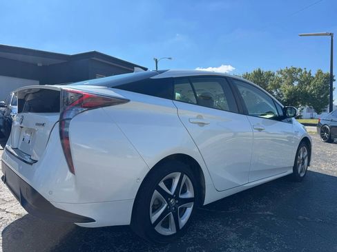 Used 2018 Toyota Prius Three Touring image 8