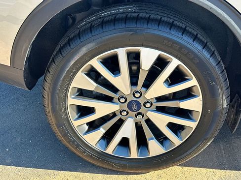 Used 2022 Ford Escape Titanium image 17