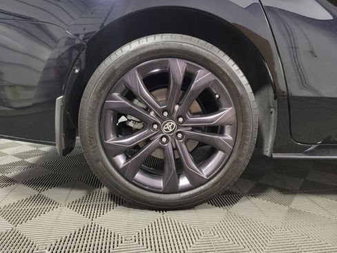 Used 2024 Toyota Sienna XSE FWD image 11