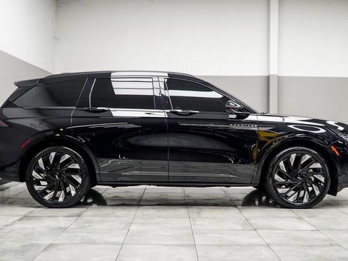 Used 2024 Lincoln Nautilus Reserve w/ Equipment Group 202A image 6